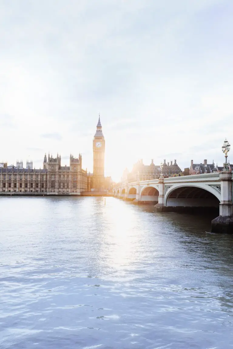Departures from the Baltics to majestic London €48
