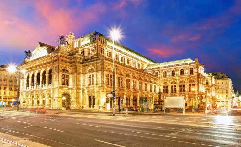 Ryanair Riga to Vienna from €59 + 3 nights in 4* hotel in August total €169 p. p.