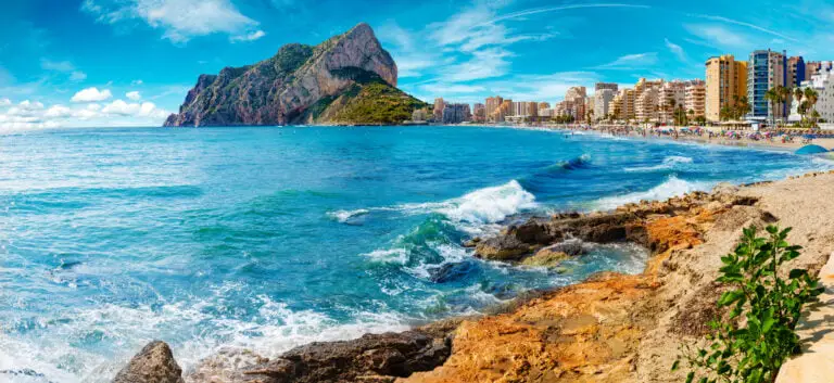 Return flights from Riga to Alicante in August from €119 (1 week apartment rent €406 p.p.)