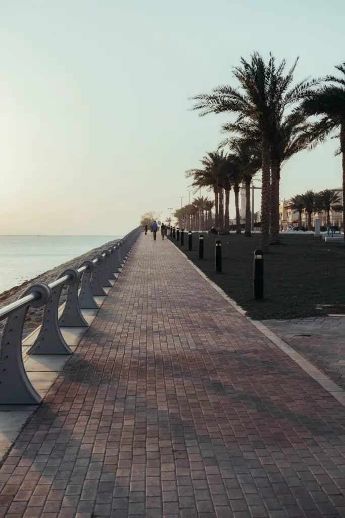 Where to stay in Abu Dhabi? Abu Dhabi's Corniche during sunset